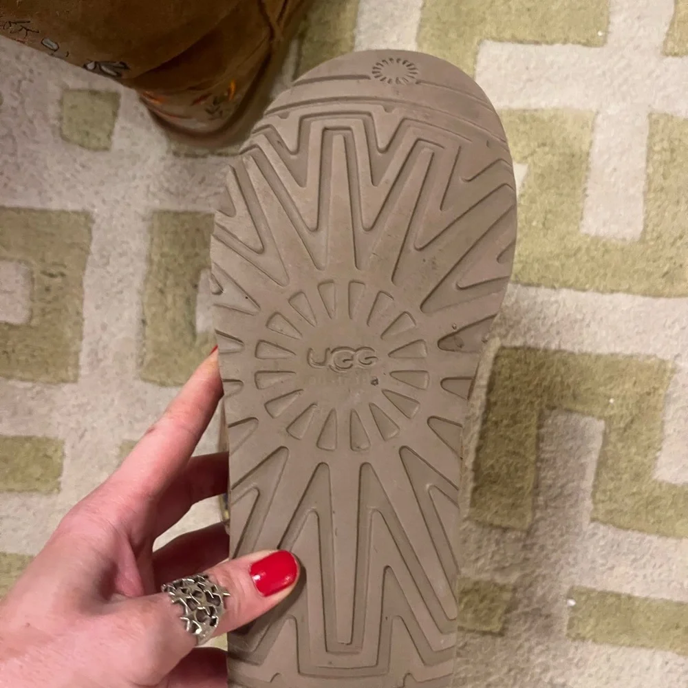 Embroidered Ugg Boots - Size 8 - Picture 4 of 9